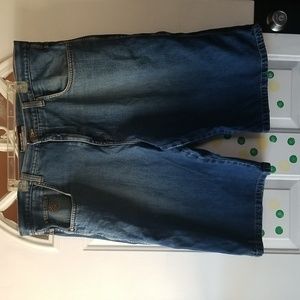 ROCAWEAR DENIM SHORTS, Size 42,  MR. MAN will love these shorts!